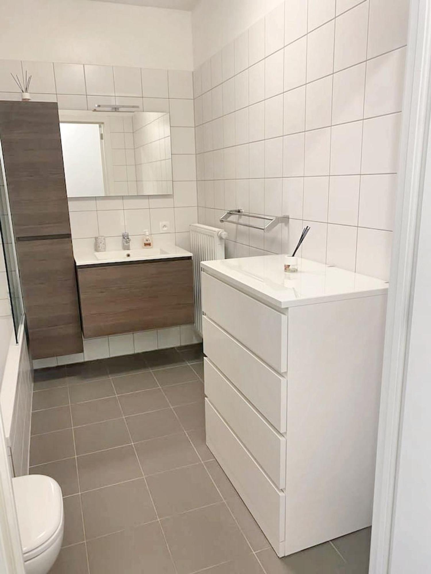 Modern Apartment In Cureghem Anderlecht 134 M² + Terrace Brussels Luaran gambar